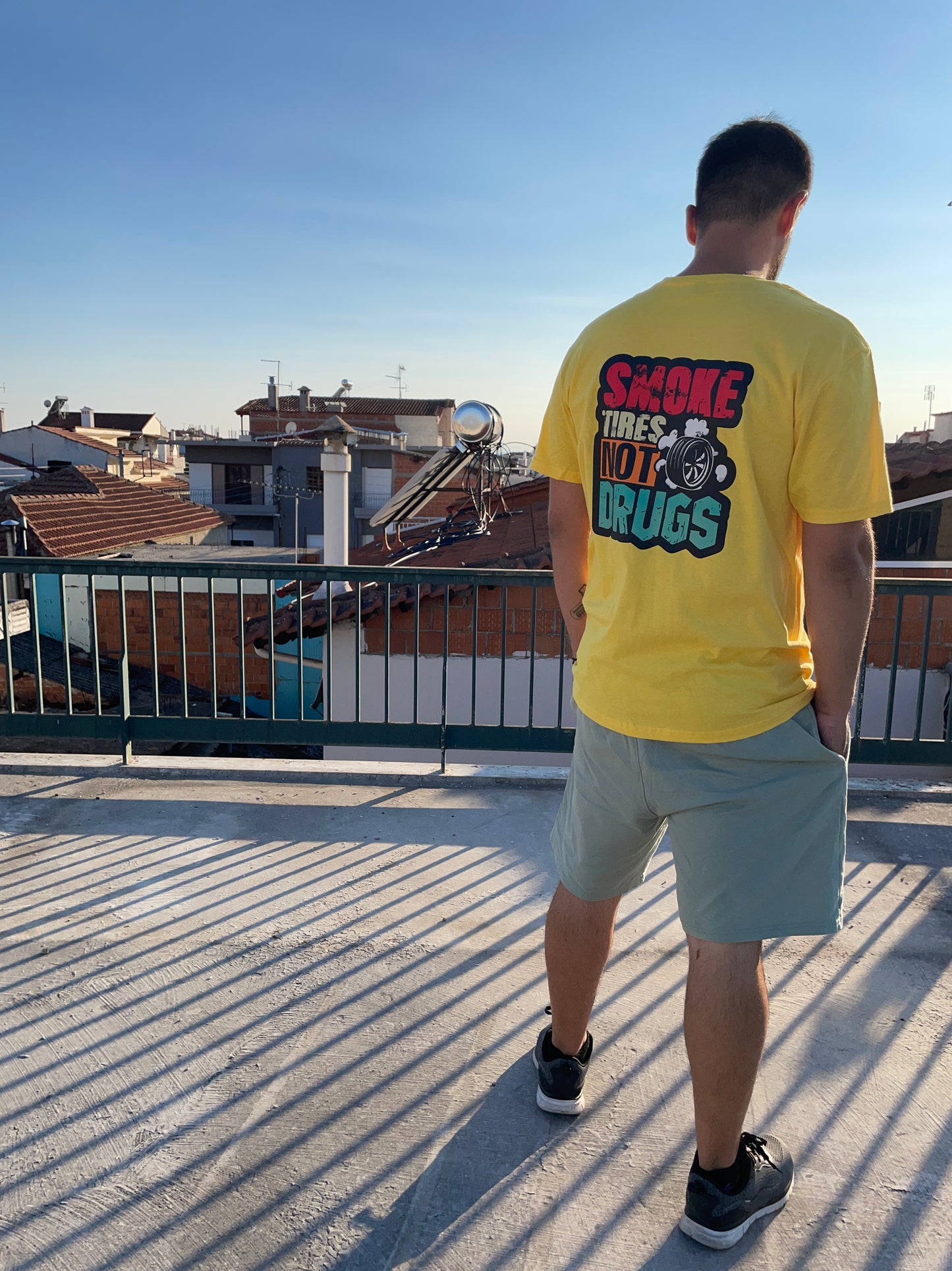 T-shirt smoke tires